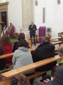 Il Commissario Arnone<br/>e i dipendenti in Chiesa